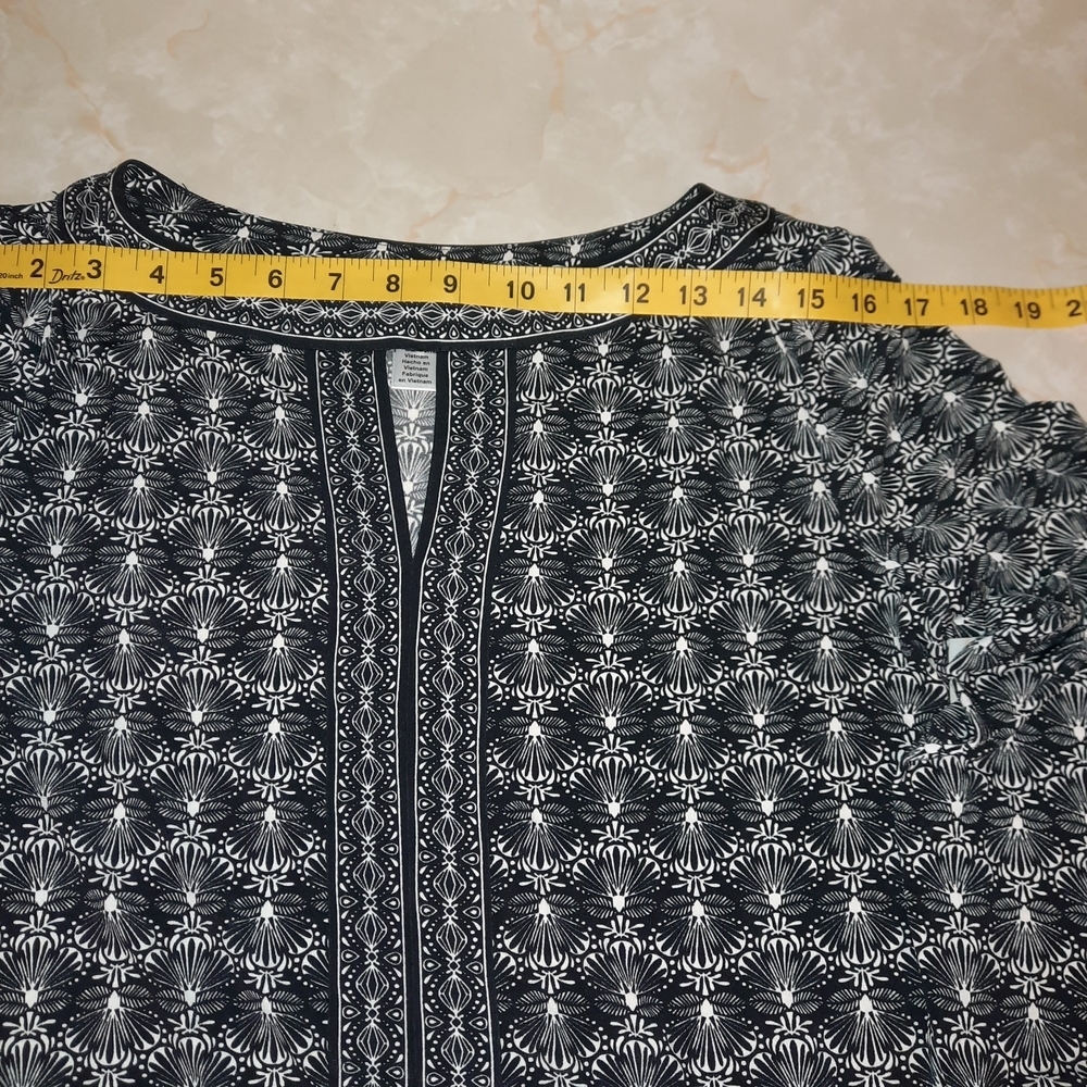 Patterned Black & Gray Midi Dress with Keyhole Detail - Picture 6 of 10